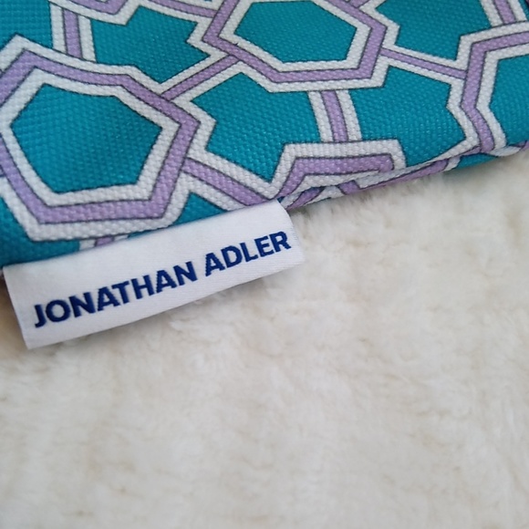 Clinique - Jonathan Alder Make up Pouch - Picture 4 of 6